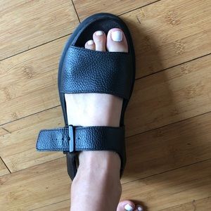 DR. MARTENS VOSS WOMEN'S LEATHER STRAP SANDALS